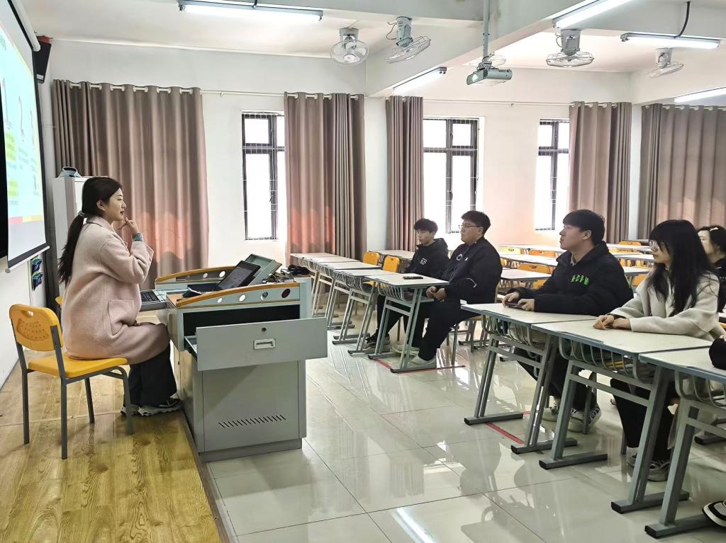 守護心靈之窗 學校心理咨詢中心開展接線培訓，打造專業教育信息咨詢服務體系
